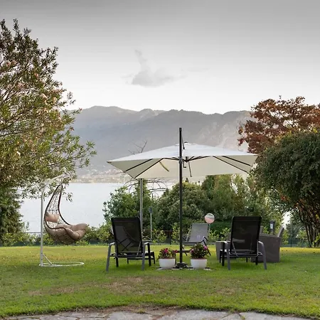 Two Gardens Lake View Apartment *