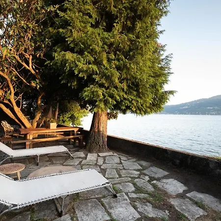 Two Gardens Lake View Apartment *