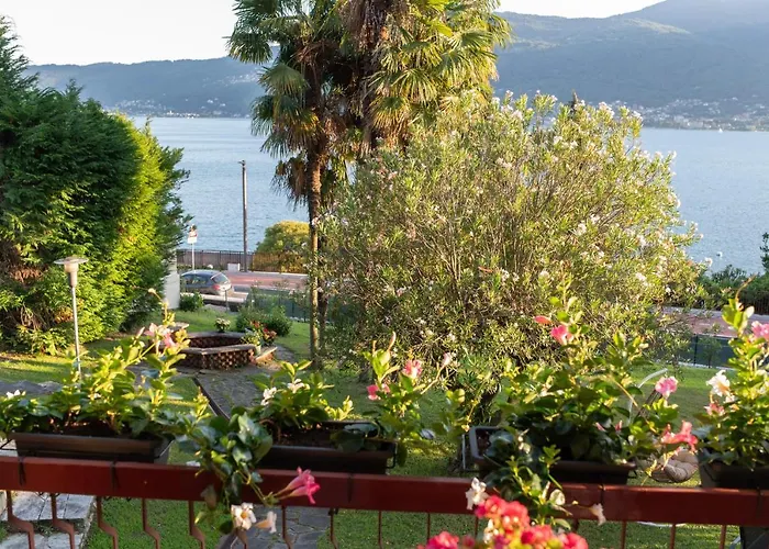 Two Gardens View דירה *