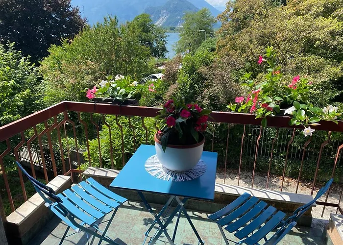 Two Gardens Lake View Apartment