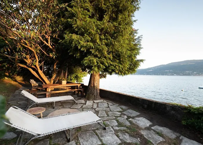 Two Gardens Lake View Apartment *