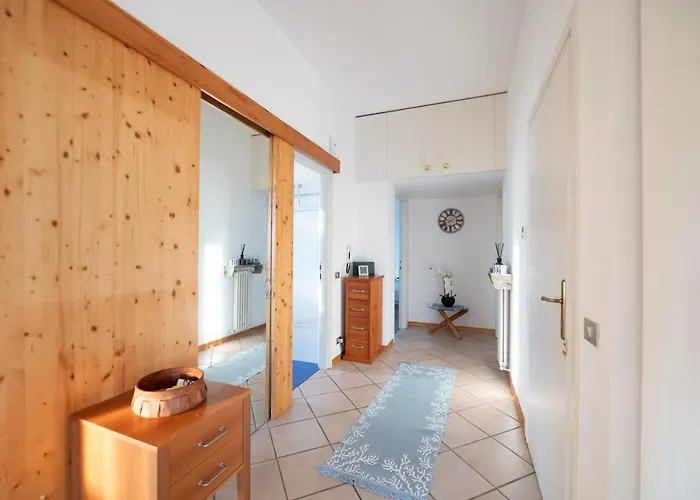 Two Gardens Lake View Apartment Apartament *