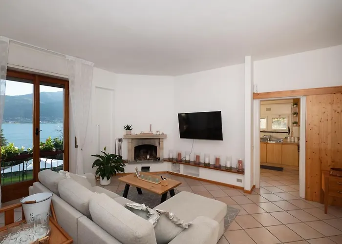 Two Gardens View דירה