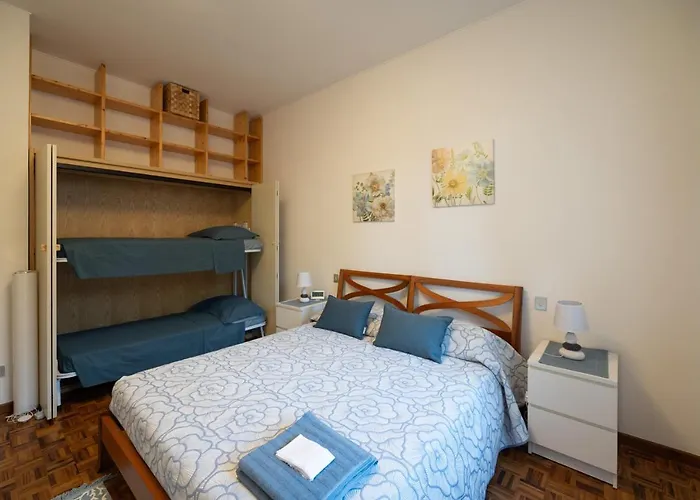 Two Gardens Lake View Apartment