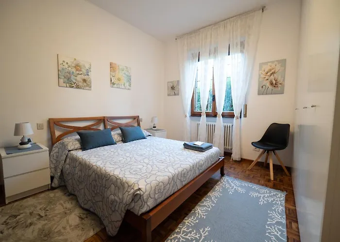 Two Gardens Lake View Apartment 아파트