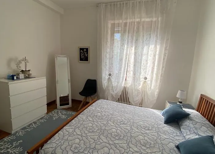 Two Gardens Lake View Apartment *